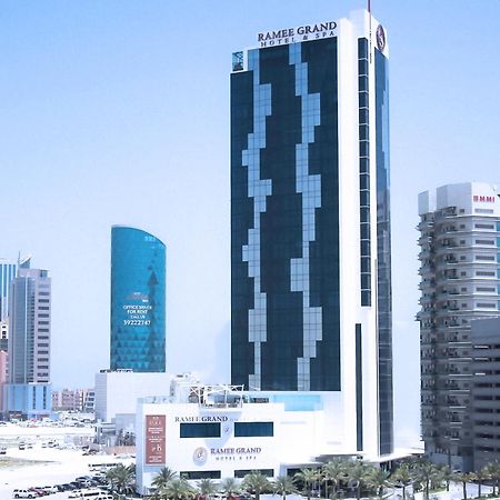 Ramee Grand Hotel And Spa Manamah Buitenkant foto The hotel in 2011