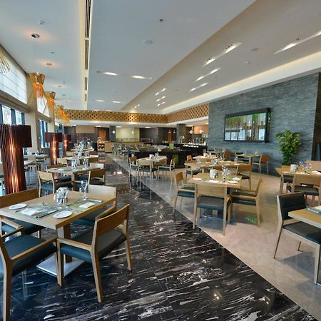 Ramee Grand Hotel And Spa Manamah Buitenkant foto The restaurant