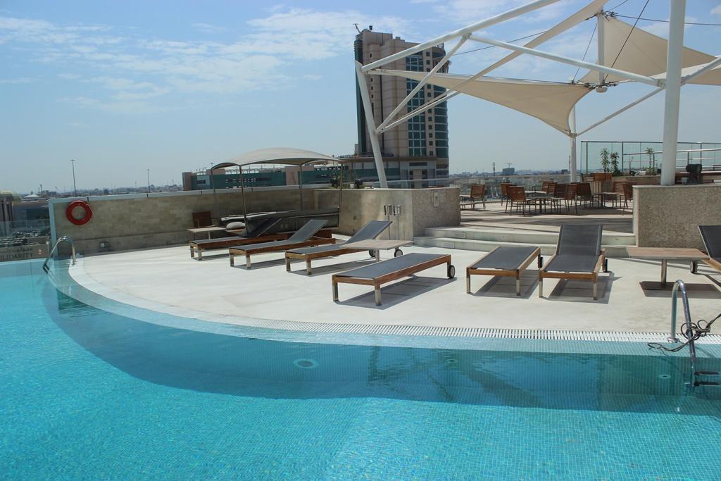 Ramee Grand Hotel And Spa Manamah Buitenkant foto Rooftop pool