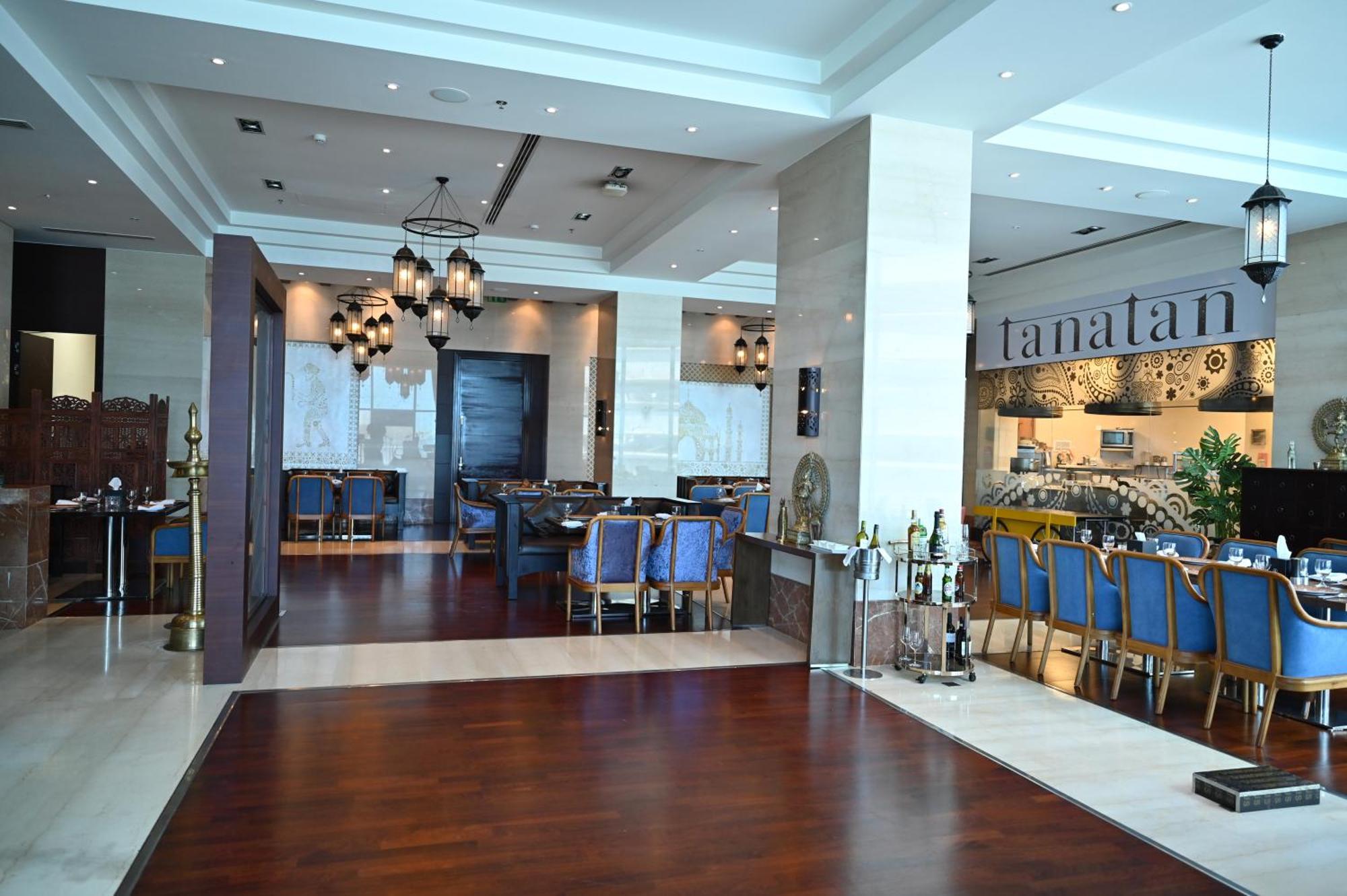 Ramee Grand Hotel And Spa Manamah Buitenkant foto Restaurant
