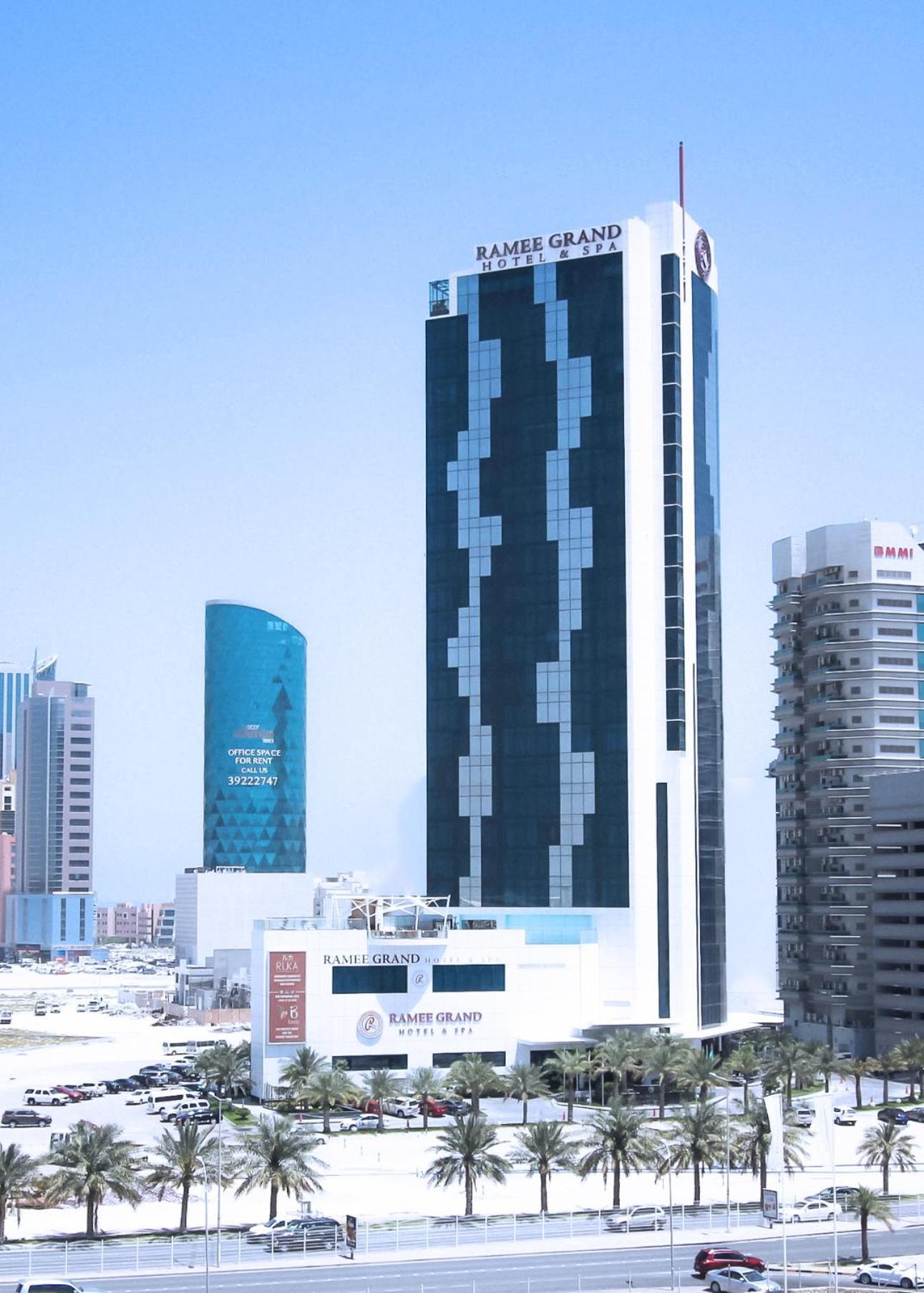 Ramee Grand Hotel And Spa Manamah Buitenkant foto The hotel in 2011