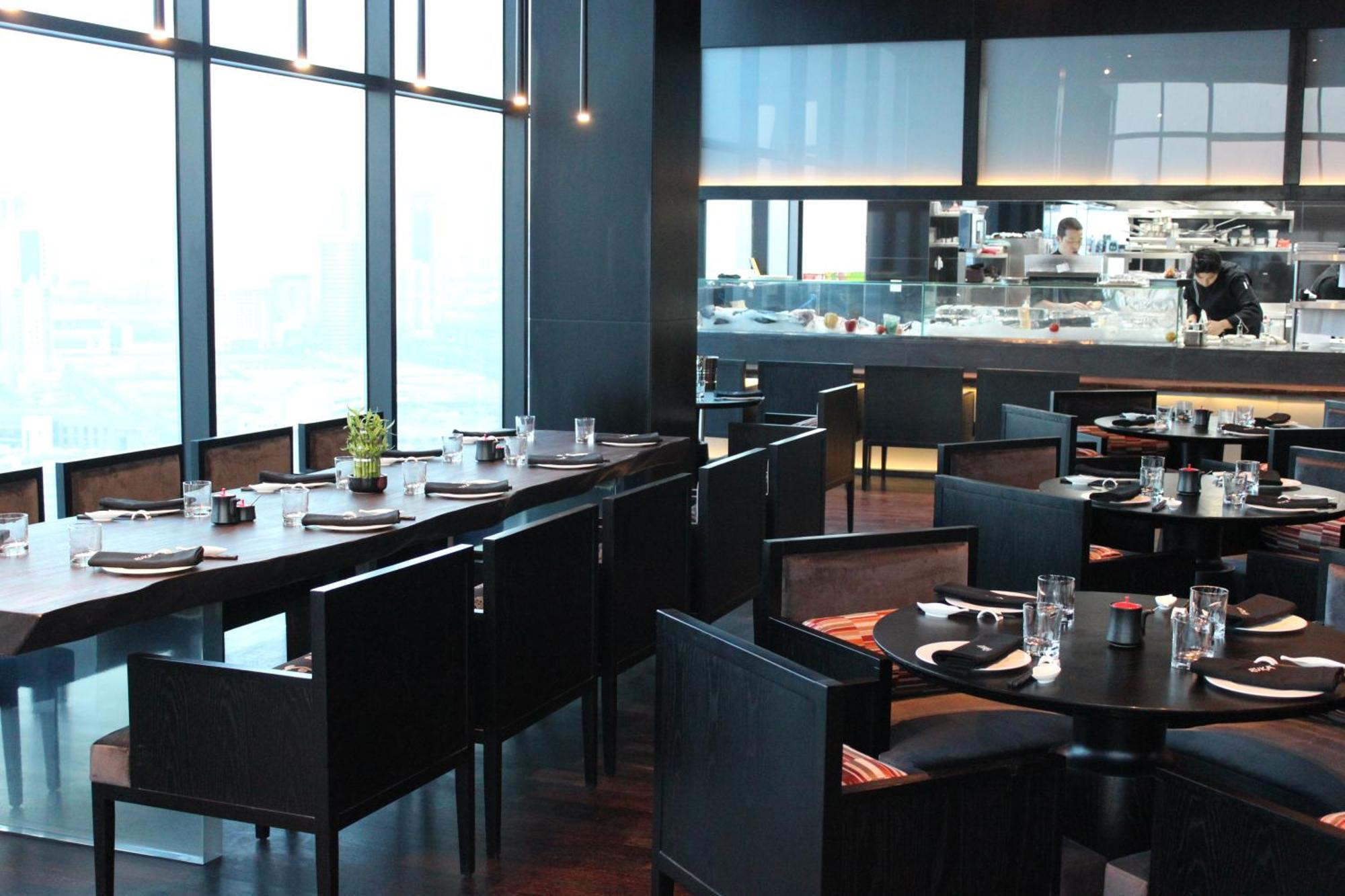 Ramee Grand Hotel And Spa Manamah Buitenkant foto Interior of the restaurant