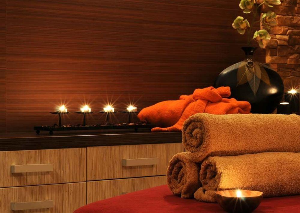 Ramee Grand Hotel And Spa Manamah Buitenkant foto A spa