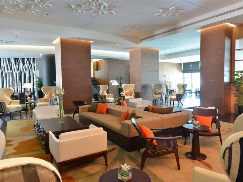 Ramee Grand Hotel And Spa Manamah Buitenkant foto The lobby of the hotel