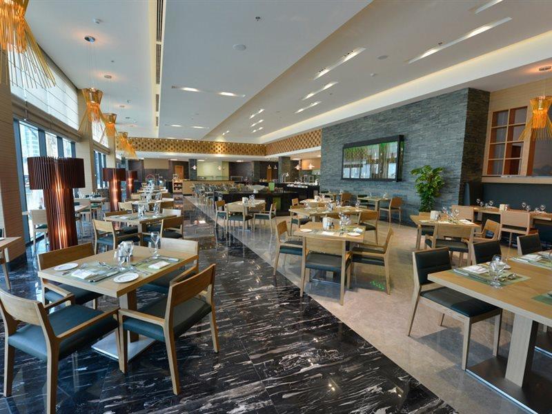 Ramee Grand Hotel And Spa Manamah Buitenkant foto The restaurant