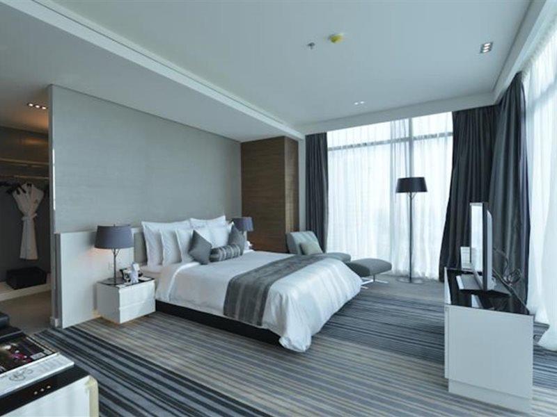 Ramee Grand Hotel And Spa Manamah Buitenkant foto A bedroom